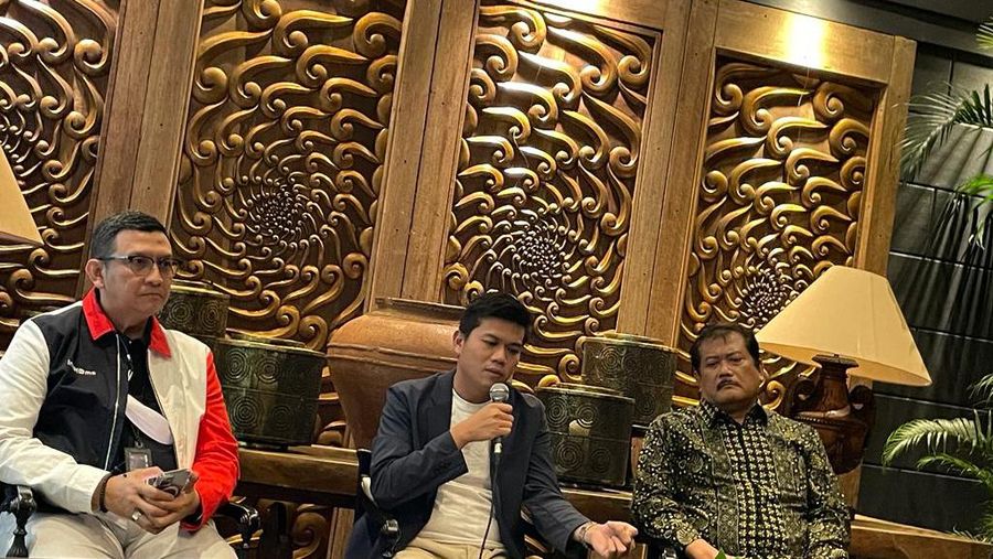 Ketua Umum APJII, Muhammad Arif (tengah)
