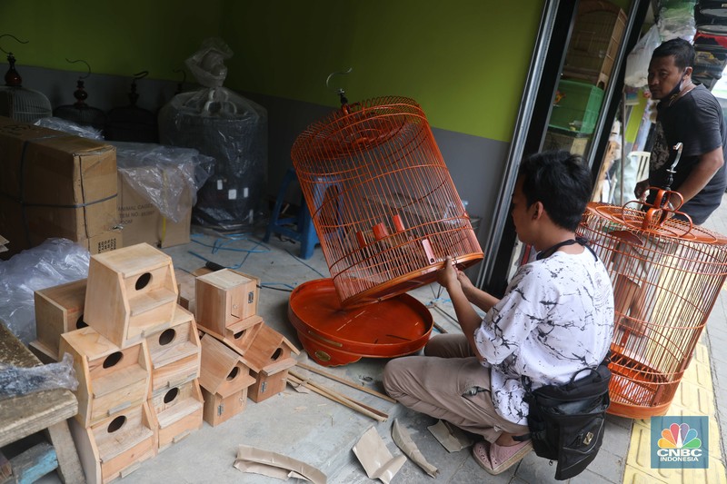 Pasar Hewan Barito Suasana penjualan hewan di Pasar Hewan Barito, Kebayoran Baru, Jakarta, Selasa (25/10/2022). Sebanyak 85 kios di Pasar Hewan Barito kembali beroperasi setelah rampung direnovasi selama lima bulan untuk memberikan kenyamanan bagi pedagang dan pembeli. (CNBC Indonesia/ Muhammad Sabki)