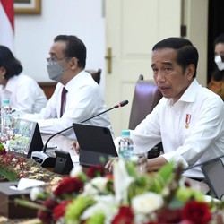 Jokowi Ungkap Jurus 'Keroyokan' RI Kendalikan Inflasi