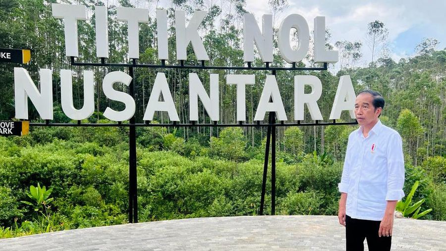 Presiden Joko Widodo meninjau pembangunan infrastruktur kawasan Ibu Kota Nusantara (IKN), di Kabupaten Penajam Paser Utara, Provinsi Kalimantan Timur, pada Selasa, 25 Oktober 2022. (Foto: Laily Rachev - Biro Pers Sekretariat Presiden)