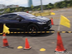 Mobil Ini Harga Jual Kembalinya Anjlok Banget, Bisa Turun 73 Persen!