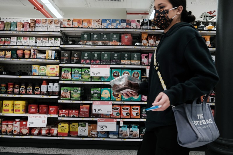 NEW YORK, NEW YORK - OCTOBER 26: People shop for groceries in a Manhattan store  on October 26, 2022 in New York City. Inflation, in the form of higher prices for gas, food, and other consumer goods is one of the dominant issues on voters' minds as the country heads into the midterm elections on November 8. (Photo by Spencer Platt/Getty Images)