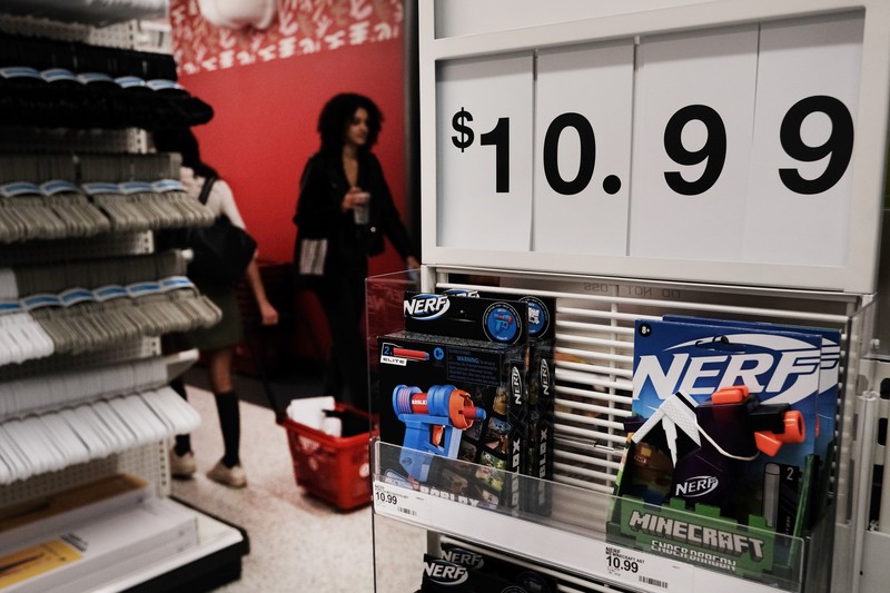 NEW YORK, NEW YORK - OCTOBER 26: People shop for groceries in a Manhattan store  on October 26, 2022 in New York City. Inflation, in the form of higher prices for gas, food, and other consumer goods is one of the dominant issues on voters' minds as the country heads into the midterm elections on November 8. (Photo by Spencer Platt/Getty Images)