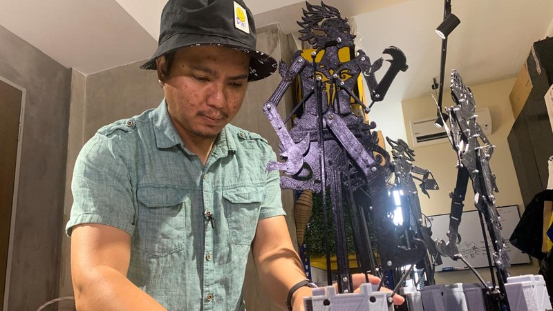 Wayang kulit robot (Reuters TV)