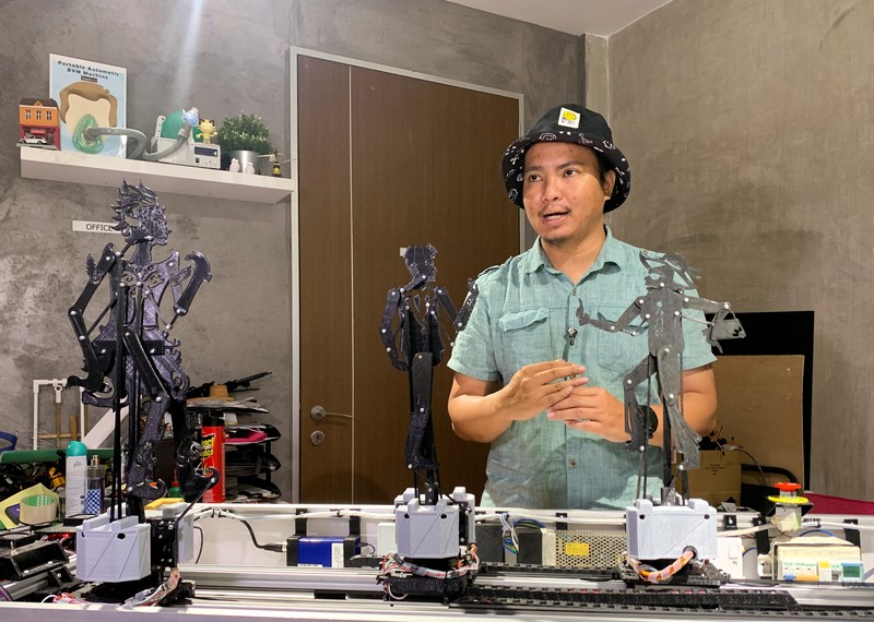 Wayang kulit robot (Reuters TV)