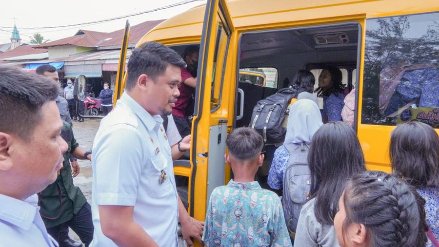 Pemberian Bus Sekolah Gratis Oleh Wali Kota Medan, Bobby Nasution