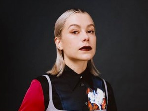 Phoebe Bridgers Bikin Konser Murah, tapi Ada Syaratnya