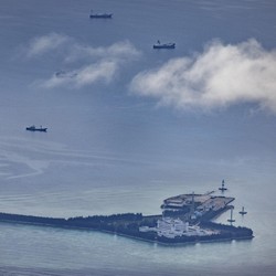 Tetangga RI 'Nekat' Bangun Fasilitas Raksasa di LCS, Siaga Lawan China