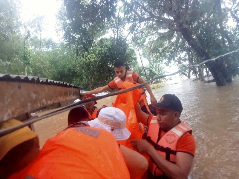 Banjir dan tanah longsor kembali terjadi  di provinsi Filipina selatan menewaskan sedikitnya 31 orang, menurut pemerintah Filipina pada Jumat 28 Oktober 2022, saat tim penyelamat mencari warga yang hilang. Philippine Coast Guard/Handout via REUTERS