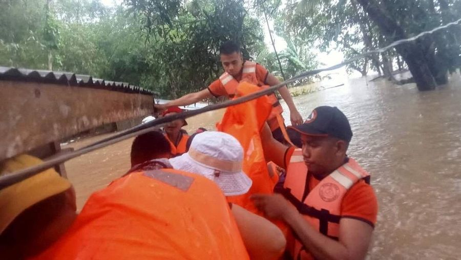Banjir dan tanah longsor kembali terjadi  di provinsi Filipina selatan menewaskan sedikitnya 31 orang, menurut pemerintah Filipina pada Jumat 28 Oktober 2022, saat tim penyelamat mencari warga yang hilang. Philippine Coast Guard/Handout via REUTERS