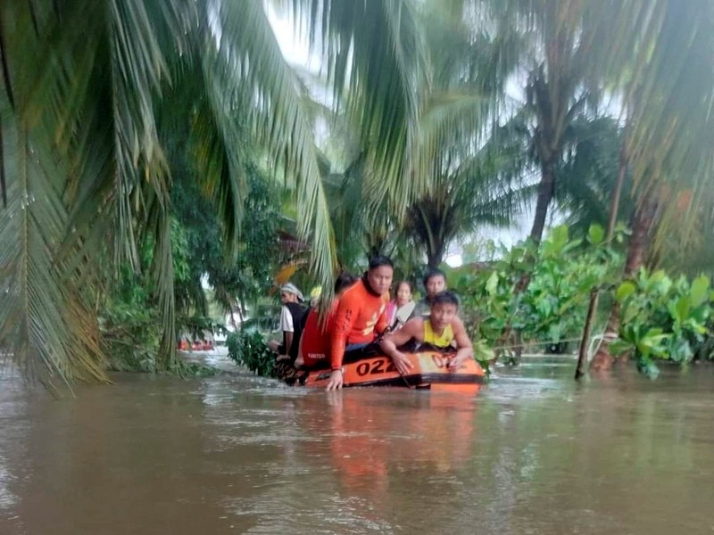 Banjir dan tanah longsor kembali terjadi  di provinsi Filipina selatan menewaskan sedikitnya 31 orang, menurut pemerintah Filipina pada Jumat 28 Oktober 2022, saat tim penyelamat mencari warga yang hilang. Philippine Coast Guard/Handout via REUTERS