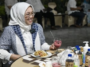 Desember Bahagia Eks Bupati Anne Ratna Bersandar ke Iskandar