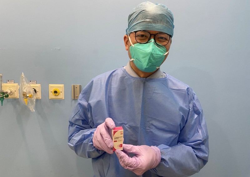 Vaksin COVID aerosol yang dikembangkan oleh perusahaan biofarmasi China CanSino Biologics Inc.(Shanghai Media Group via AP)