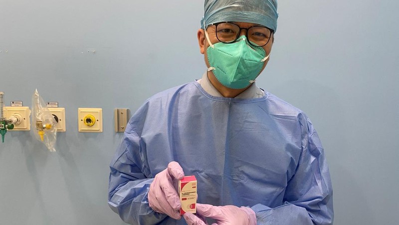 Vaksin COVID aerosol yang dikembangkan oleh perusahaan biofarmasi China CanSino Biologics Inc.(Shanghai Media Group via AP)