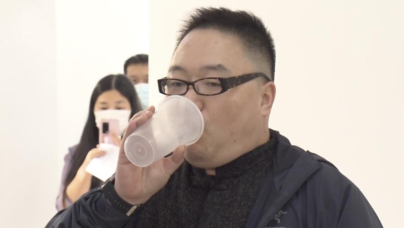 Vaksin COVID aerosol yang dikembangkan oleh perusahaan biofarmasi China CanSino Biologics Inc.(Shanghai Media Group via AP)
