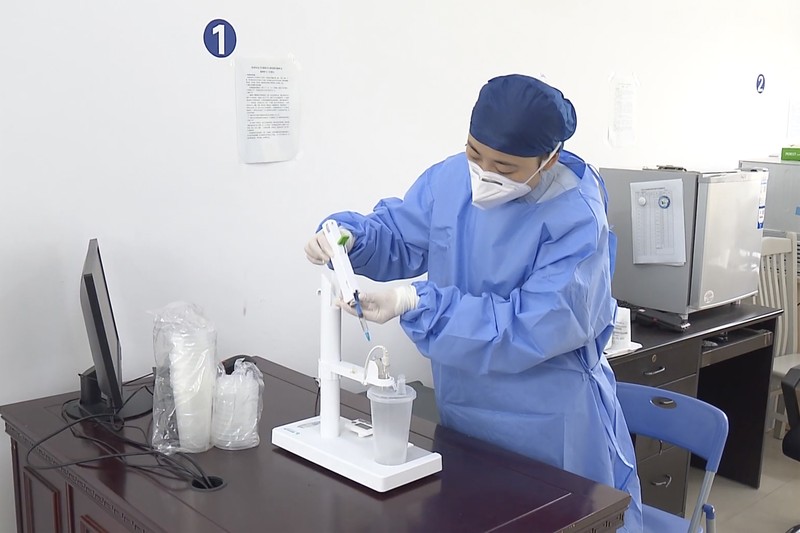 Virus Outbreak China Vaksin COVID aerosol yang dikembangkan oleh perusahaan biofarmasi China CanSino Biologics Inc.(Shanghai Media Group via AP)