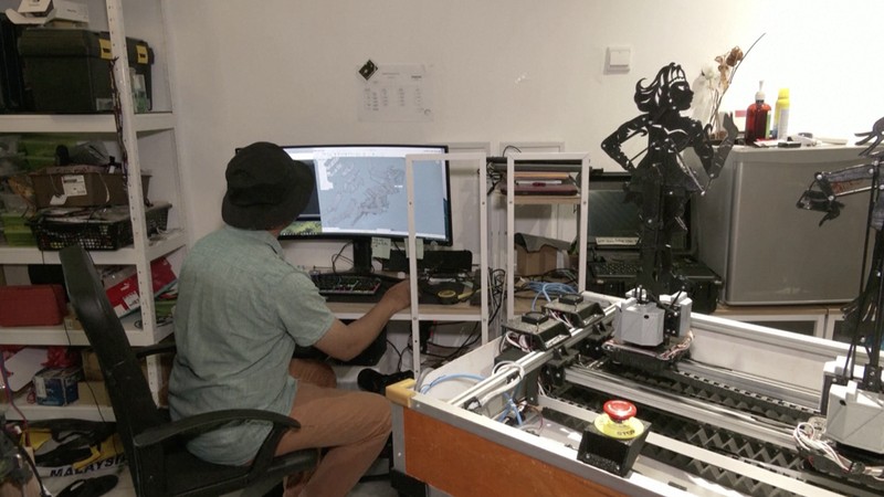 Wayang kulit robot (Reuters TV)