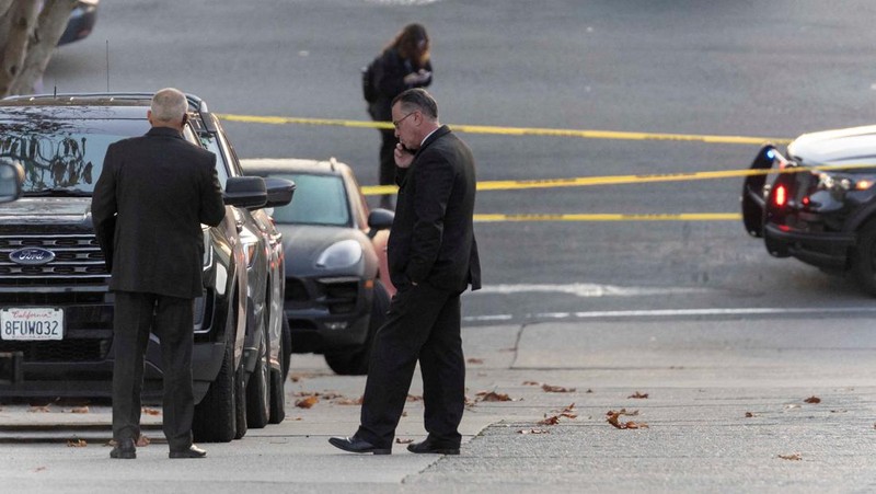 Members of law enforcement work outside the home of U.S. House Speaker Nancy Pelosi after her husband Paul Pelosi was violently assaulted during a break-in at their house in San Francisco, California, U.S., in this screen grab taken from video October 28, 2022. KGO TV via ABC via REUTERS. ATTENTION EDITORS - THIS IMAGE HAS BEEN SUPPLIED BY A THIRD PARTY MANDATORY COURTESY ABC AFFILIATE KGO/NO RESALE