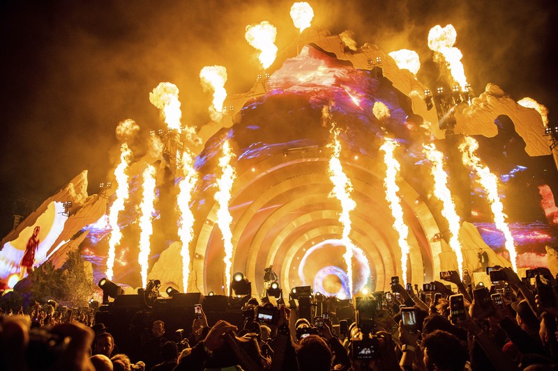 Petugas Polisi di lokasi tempat kejadian perkara saat festival Halloween di Seoul, Korea Selatan, 30/10. (Photo by Chung Sung-Jun/Getty Images)