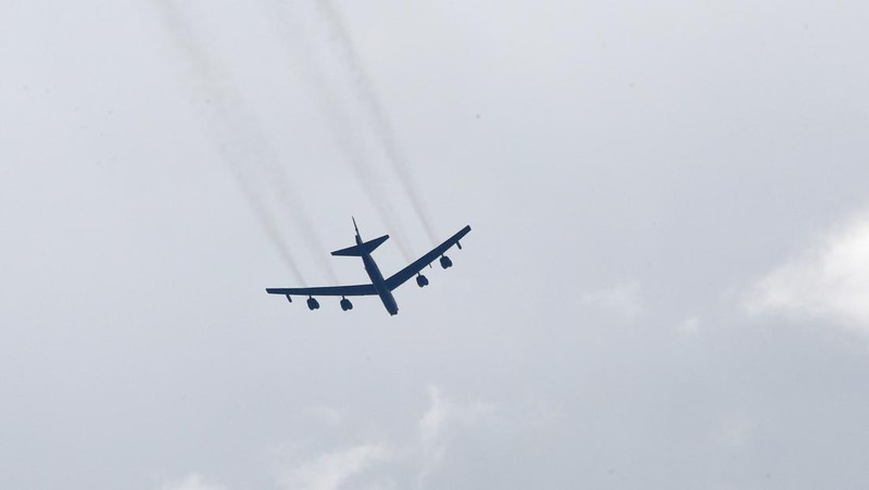 Enam pesawat pengebom B-52 berkemampuan nuklir ke sebuah pangkalan udara di Australia utara. ( Dok. File AP/Boris Grdanoski)