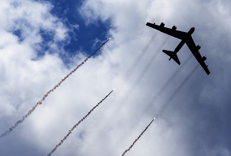 Enam pesawat pengebom B-52 berkemampuan nuklir ke sebuah pangkalan udara di Australia utara. ( Dok. File AP/Boris Grdanoski) Enam pesawat pengebom B-52 berkemampuan nuklir ke sebuah pangkalan udara di Australia utara. ( Dok. File AP/Boris Grdanoski)