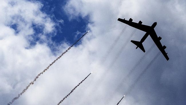 Bomber Nuklir AS Wara-wiri Dekat Korut, Kim Jong Un Ancam Begini