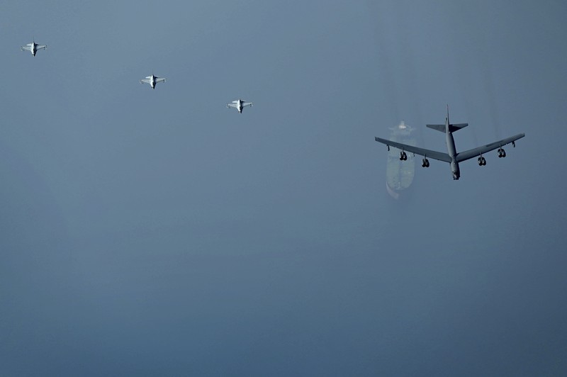 Enam pesawat pengebom B-52 berkemampuan nuklir ke sebuah pangkalan udara di Australia utara. ( Dok. File AP/Boris Grdanoski) Enam pesawat pengebom B-52 berkemampuan nuklir ke sebuah pangkalan udara di Australia utara. ( Dok. File AP/Boris Grdanoski)
