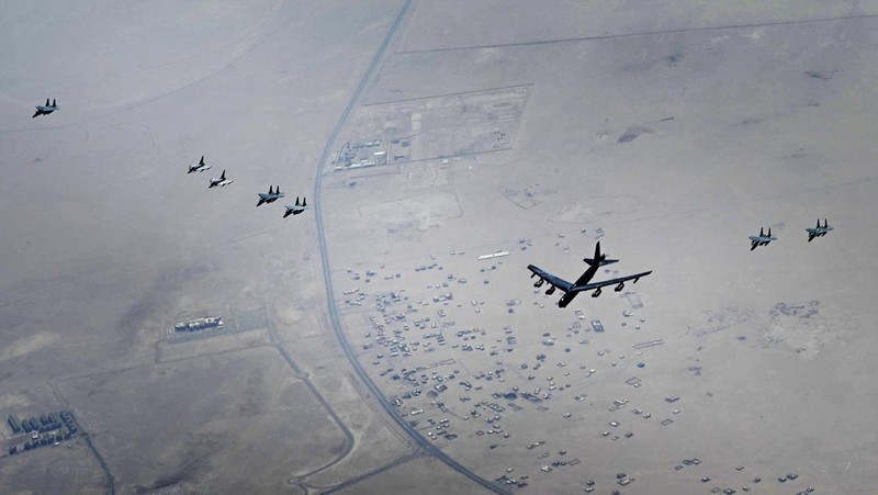 Enam pesawat pengebom B-52 berkemampuan nuklir ke sebuah pangkalan udara di Australia utara. ( Dok. File AP/Boris Grdanoski)