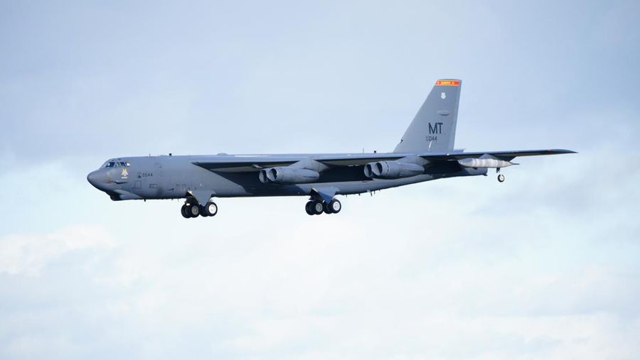 Enam pesawat pengebom B-52 berkemampuan nuklir ke sebuah pangkalan udara di Australia utara. ( Dok. File AP/Boris Grdanoski)
