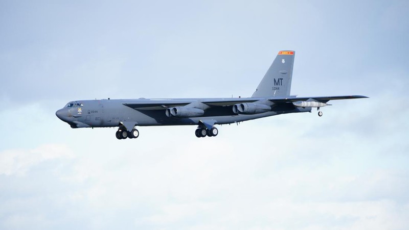 Enam pesawat pengebom B-52 berkemampuan nuklir ke sebuah pangkalan udara di Australia utara. ( Dok. File AP/Boris Grdanoski)