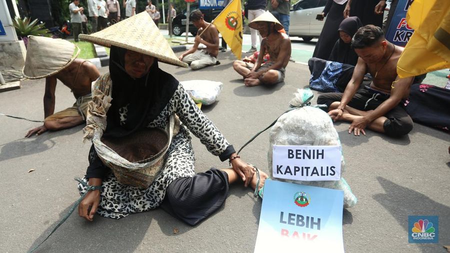 Sejumlah Petami Gelar Demo di depan Kementan. (CNBC Indonesia/Andrean Kristianto)
