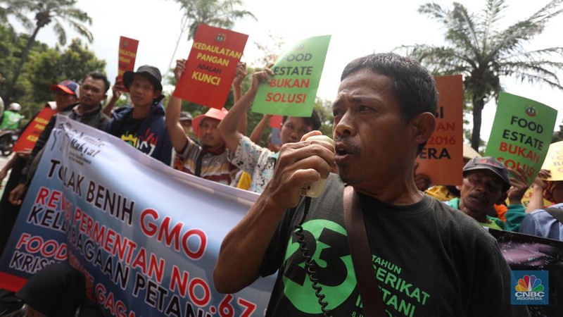 Sejumlah Petami Gelar Demo di depan Kementan. (CNBC Indonesia/Andrean Kristianto)