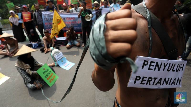 Sejumlah Petami Gelar Demo di depan Kementan. (CNBC Indonesia/Andrean Kristianto)
