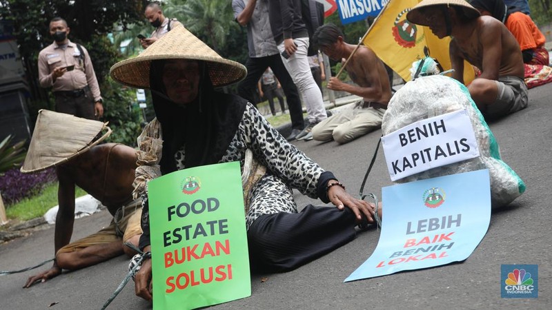 Sejumlah Petami Gelar Demo di depan Kementan. (CNBC Indonesia/Andrean Kristianto)