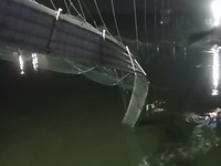 Tragis! Jembatan di India Runtuh, Sedikitnya 81 Orang Tewas