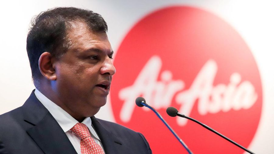 Chief Executive Officer Grup AirAsia Tony Fernandes berbicara selama upacara penandatanganan Airbus dan AirAsia di Kuala Lumpur pada 30 Agustus 2019. (AFP via Getty Images/SADIQ ASYRAF)
