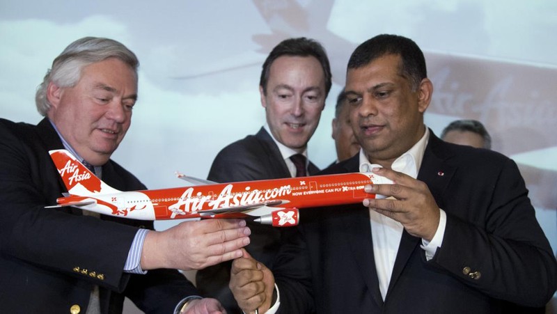 CEO Grup AirAsia, Tony Fernandes berbicara pada konferensi pers di Sydney pada 12 Maret 2015. (AFP/PETER PARKS)