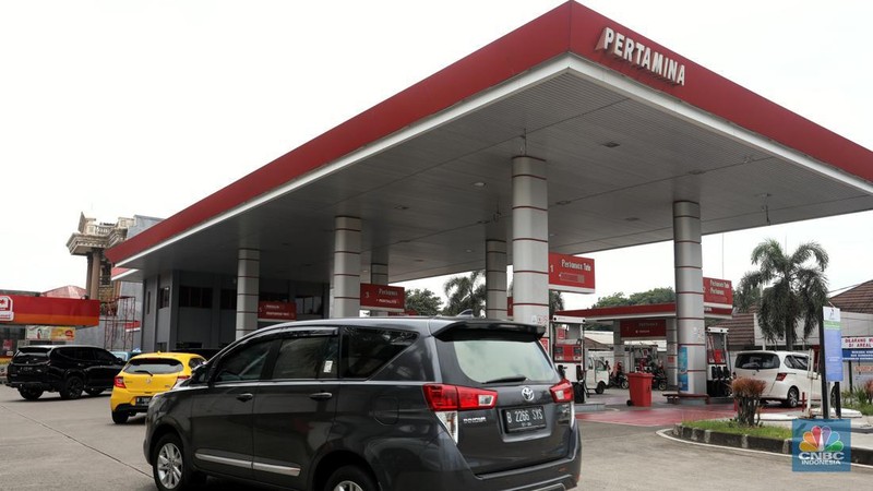 Harga terbaru pertamax dan shell. (CNBC Indonesia/Andrean Kristianto)