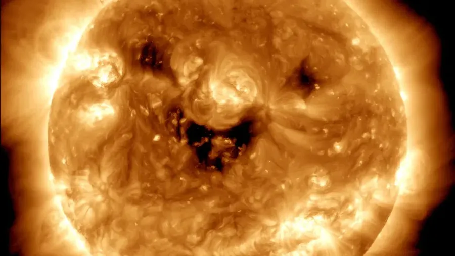 Matahari seperti tersenyum yang ditangkap oleh kamera ultraviolet NASA.