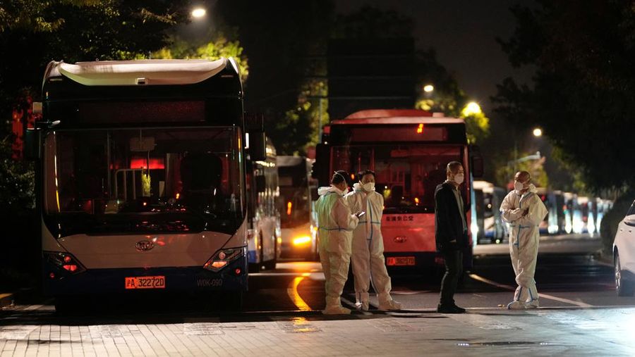 Disney Resort Shanghai tiba-tiba menangguhkan operasi pada hari Senin untuk mematuhi langkah-langkah pencegahan COVID-19. (via REUTERS/SOCIAL MEDIA)