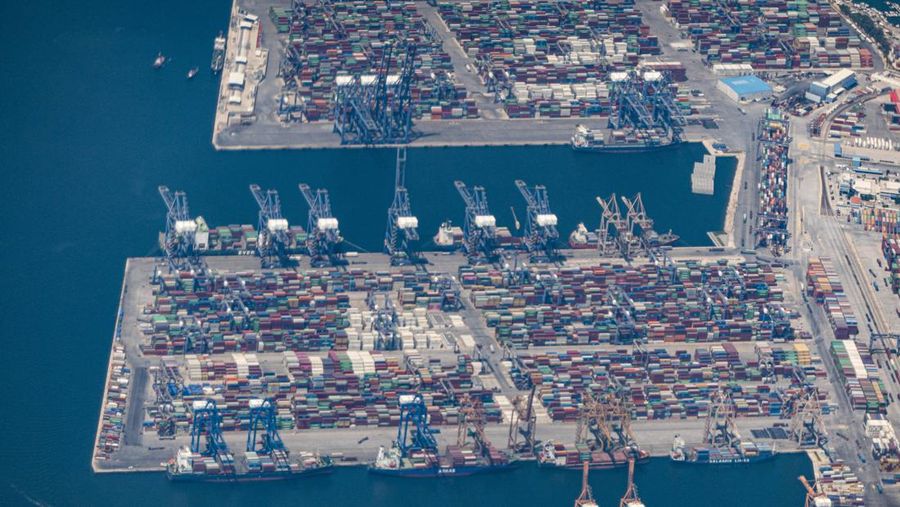 Pemandangan udara port Pireaus. (NurPhoto via Getty Images)