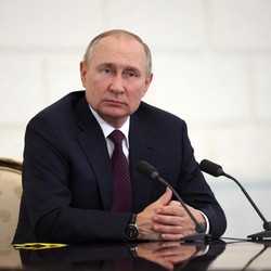 'Bom' AS Cs Serang Minyak Rusia, Ini Respons Putin