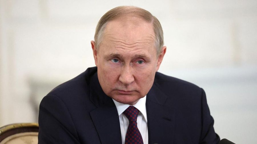 Presiden Rusia Vladimir Putin menghadiri konferensi pers setelah pertemuan trilateral dengan Presiden Azerbaijan Ilham Aliyev dan Perdana Menteri Armenia Nikol Pashinyan di Sochi, Rusia 31 Oktober 2022. (via REUTERS/SPUTNIK)