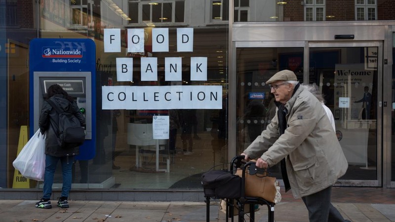 ROMFORD, ENGLAND - OCTOBER 27: A food bank collection is advertised in the window of a Halifax building society branch on South Street  on October 27, 2022 in Romford, England. (File. John Keeble/Getty Images)