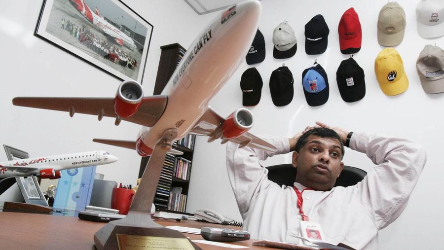 CEO Grup AirAsia, Tony Fernandes berbicara pada konferensi pers di Sydney pada 12 Maret 2015. (AFP/PETER PARKS)