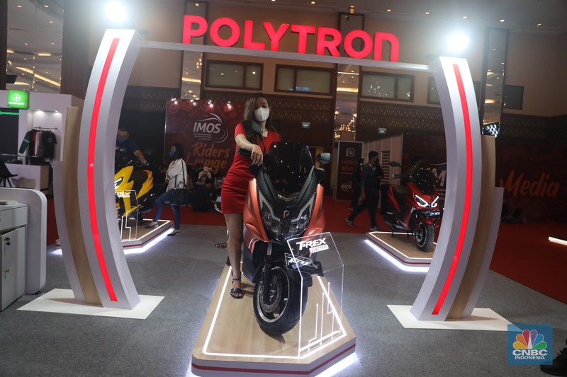 Beragam model hingga tipe motor listrik pun di pasaran, dengan harga yang beragam salah satunya produsen dari pabrik elektronik Polytron. (CNBC Indonesia/ Muhammad Sabki)