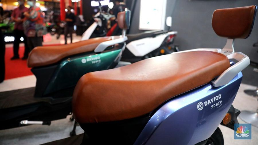 Davigo, merek yang baru meramaikan pasar sepeda motor listrik di Indonesia bernama Davigo Space Indonesia Motorcycle Show (IMOS) 2022 di Jakarta Convention Center (JCC), Senayan, Rabu, (2/11/2022). (CNBC Indonesia/ Muhammad Sabki)