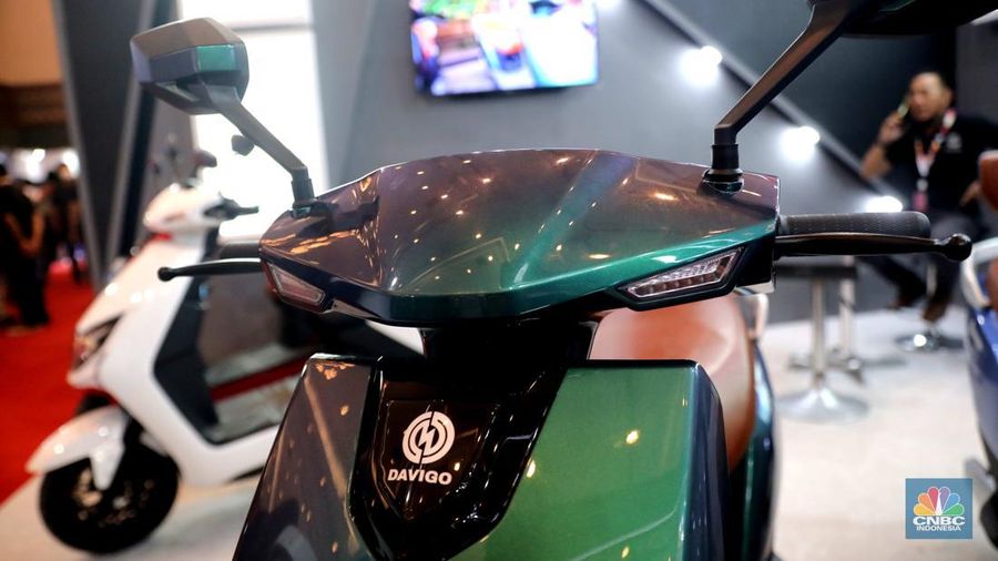 Davigo, merek yang baru meramaikan pasar sepeda motor listrik di Indonesia bernama Davigo Space Indonesia Motorcycle Show (IMOS) 2022 di Jakarta Convention Center (JCC), Senayan, Rabu, (2/11/2022). (CNBC Indonesia/ Muhammad Sabki)