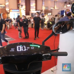 Harga BBM Tak Menentu, Cek Motor Listrik di Bawah 20 Jutaan