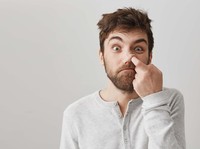 Waspada! Kebiasaan Ngupil Bisa Bikin Anda Alami Pikun Dini